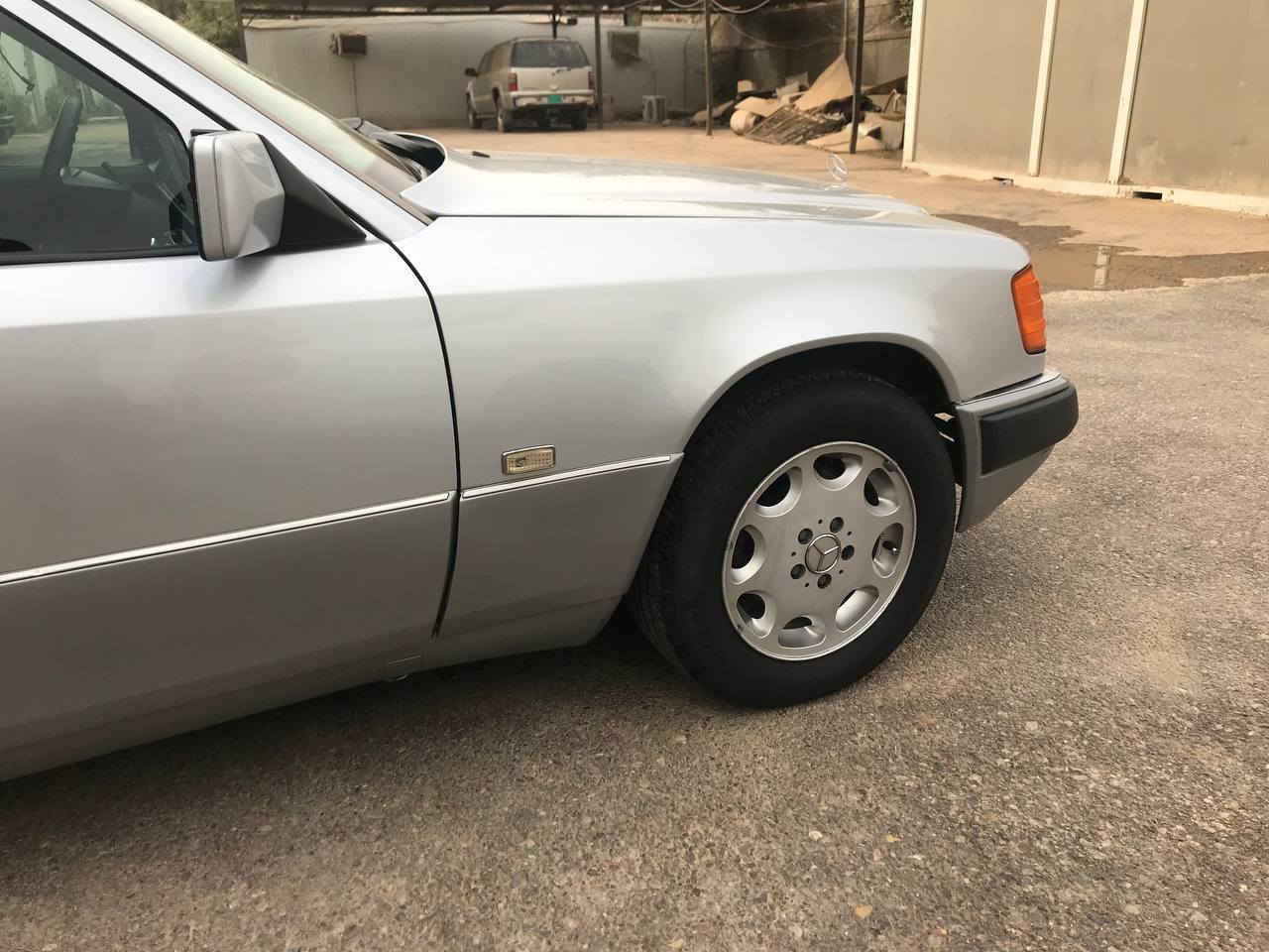 السلام عليكم مارسدس دب رقم بغداد بسمي مكينه 300بلاد قبق اسود  سياره جاهزه وبلاد مصبوغه جماليه فقط دواخل مامصبوغه قواعد االدبلات سليمه بدون خياس كهربائات بلاد السياره جاهزه ومكفوله من الضربه ماعدا صبغ الجماليه السعر 80$ المكان الديوانيه ***********
