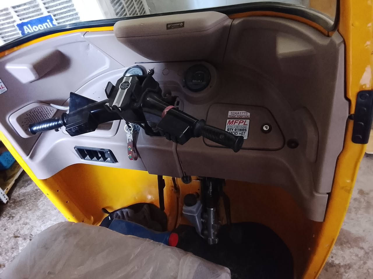 سلام عليكم تكتك للبيع مديل 21
شهر 5 مصبوقه جماليه رقم عربي بكاني بغداد الفضيليه 
للستفسار نتصل على الرقم ***********
السعر 7800
