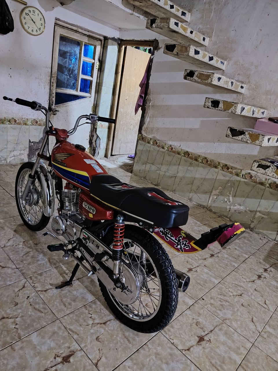 سلام عليكم دراجه للبيع مديل 25 كلك كلك مكينه تيربو مفتوحه بس ولفات دراجه خير من الله معدل وشلعه تعميره كلها 25 مكان كربلاء الحسينيه للتواصل الاتصال علا الرقم *********** السعر 550وبيهه مجال امانت الله الدراجه احلا من الصوره
