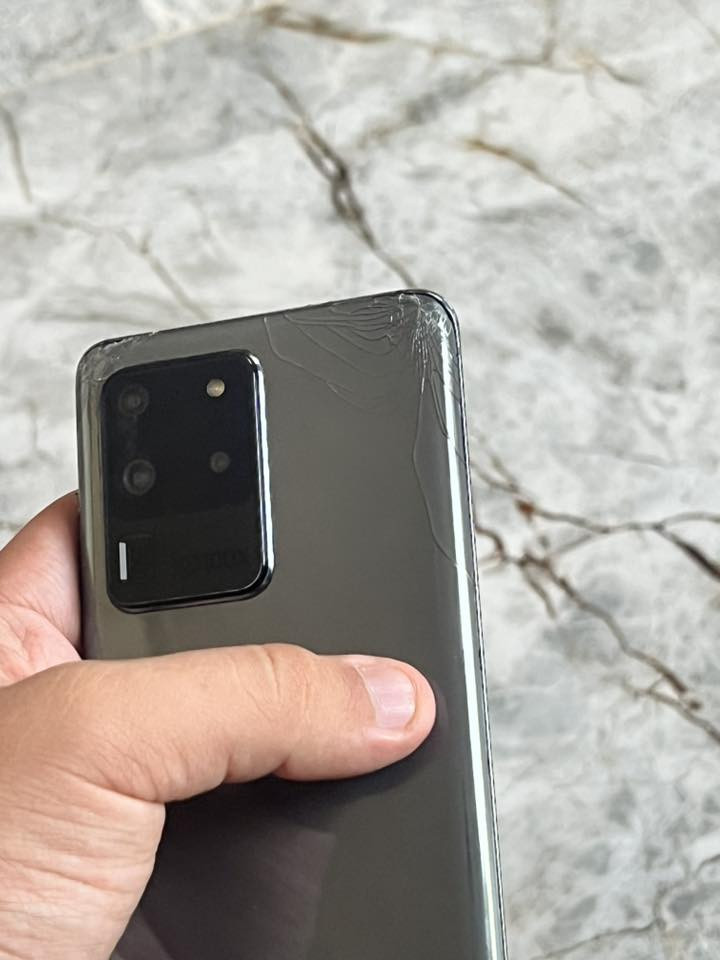 سامسونج S20الترا 5g امريكي 
ذاكره 128 
رام 12

بوبجي 90فريم
معالج Exynos 990 ثماني النواة
صوت ستريو محيطي فول
شاشا مسطحة ايدج
كامره فول 108+45+12+0.3 
زوم 100x
كامره اماميه 40
يدعم الشحن السريع
بطاريه 5000
الضهر مكسور والكامرن 1x ما تسوي فوكس ما تصفي فقط السعر 250 وبي مجال 
***********
