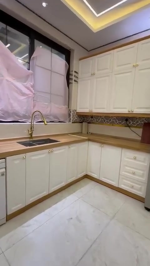 بيت للبيع في حي صحه قريب جدا من شارع الكورنيش مساحه ٢٠٠م طابو زراعي سند ٢٥ يحتوي على ٤ غرف نوم وصاله وهول وصحيات ومطبخ للاستفسار
***********
