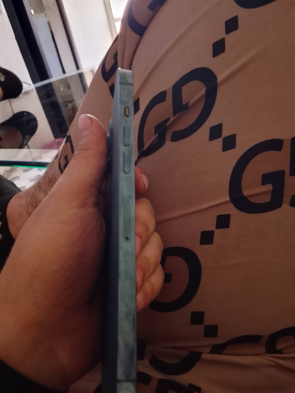 للبيع او مواوس ايفون 12برو ماكس
جهاز وتر انطيك شرط ما مفتوح 
ذاكره 256بطاريه78 لو ازرك نضيف حيل 
*********** اتصال

