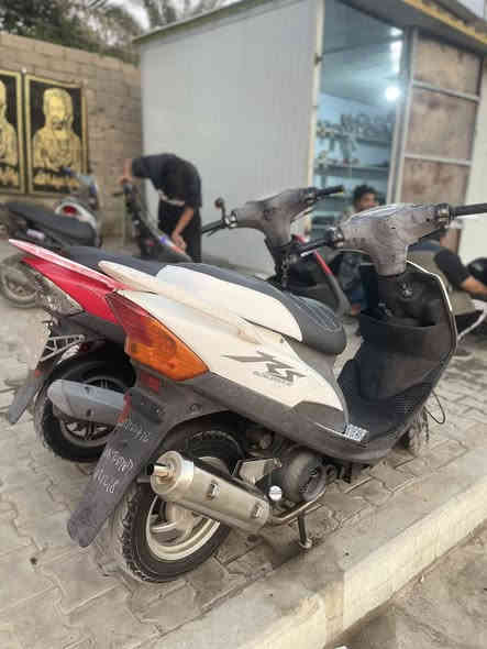 السلام عليكم عدله كفاله عامه(49)بلاد
بيها تزويد اصلي
ويل نجمه مزدوج 
دبل خلفي
دبل امامي 
قطرت دهن
صالنصه صجميه 
يدات بريك
صطاب٤ولفات
فج بريك
صينيه رياضيه
دوسات خلفي اصليات
واير بريك
براقي صفحه اصليات
ملقط اصلي
كشن 
لون مميز ابيض مختم موشراي لاتخابر رقمي***********
