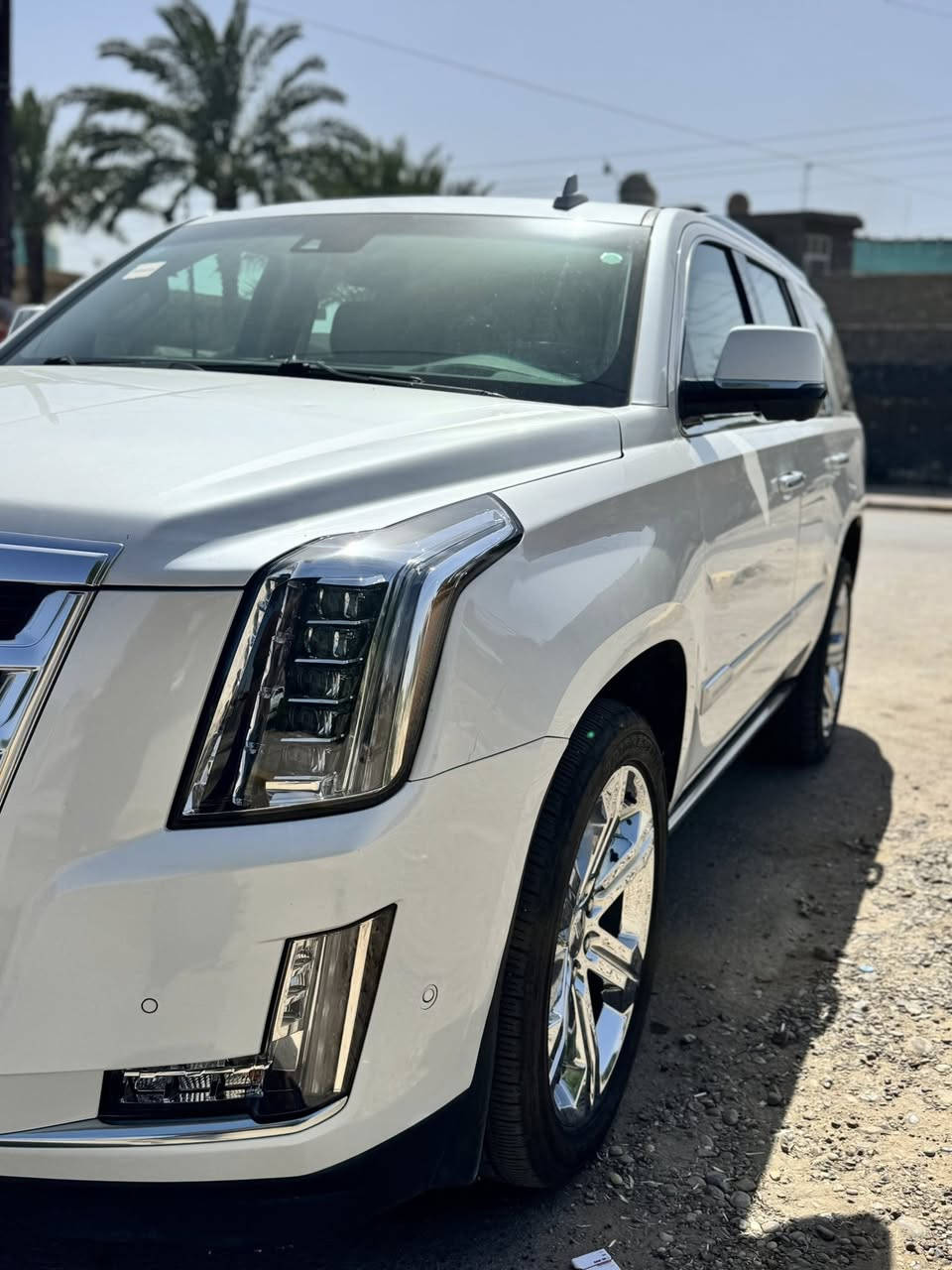 مستعجل Cadillac Escalade Luxury Premium 2018
▫️ اللون: أبيض لؤلؤي

▫️ المحرك: 6.2 V8 قوي

▫️ وارد أمريكي

▫️ الممشى: 107 ألف ميل

▫️ واصلة حديثاً من أمريكا ومدخلة بكتاب ضباط

السيارة نظيفة جداً ومرتبة، استخدام شخصي ومحافظ عليها بشكل كامل.

حادث دعامية فقط، بدون أي تأثير على الشاصي أو الميكانيك، وجاهزة للفحص بأي مكان.

🔥 مواصفات Luxury Premium الكاملة 🔥

• بانوراما سقف

• كامرات 360 درجة

• رادار وتنبيه مسار

• تبريد وتسخين مقاعد

• تشغيل عن بعد + بصمة

• نظام Bose الصوتي

• أبواب شفط

• شاشات خلفية

• LED كامل

• دبل + نظام تعليق فاخر

سيارة راحة وفخامة وقوة بنفس الوقت، قيادة ناعمة وهيبة على الطريق 

رقم الهاتف *********** 
💰 السعر المطلوب: 39000$

بيها مجال للشراي
