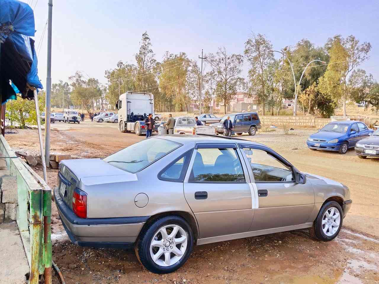 بۆ فرۆشتن..
ئۆپل ڤیکترا..
ئارمی پلاستیک سلێمانی بەشەرتی ئاڕم و ئەوەلیات و مەفرەزە..مۆدێل ١٩٩١..مەکینە ١٦ قایش پان  ..سوکان پاوەر..سلاید شوشە..ABS.
 گێڕ عادی.. تاخم ویل ئنفنیتی..چوار تایەو ویلی نوێ نوێی لە ژێرە..خایسی نیە ..گێڕ و مەکینە بەشەرت..توند و تۆلی بەشەرت.. موس و براوە بەشەرت..کارەبایی بەشەرت..گێچەکانیشی هەموو ئیش دەکات..سەیارەکە نموونەیە لە جوانی مالی دەستی دۆست و گەنجە..سعری خوار هەموو بازار 22 گەلاو کەمێک مەجال ..
بۆ زانیاری زیاتر تێل بکە..
 ژ.م ڤایبەر + واتسئاپ *********** 
 ژ.م ***********
