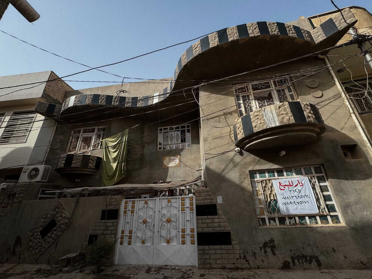 � بيت طابقين للبيع – حي العباس / الفرع الرابع (عمود 18)
� بيت طابقين للبيع – حي العباس / الفرع الرابع (عمود 18)

📍 يبعد عن الشارع العام (طريق بغداد) 250م وعن الإمام 3 كم.
المساحة: 125م² (12.5م واجهة × 10م نزال)
نوع العقار: طابو زراعي – سند 25

✨ المواصفات:

• الطابق الأول: استقبال، مطبخ، غرفة نوم، حمام وتواليت داخلي + تواليت خارجي
 • الطابق الثاني: 3 غرف نوم

📞 للاستفسار: ***********
                                     ***********

‼️غير متواجد على الفيسبوك
