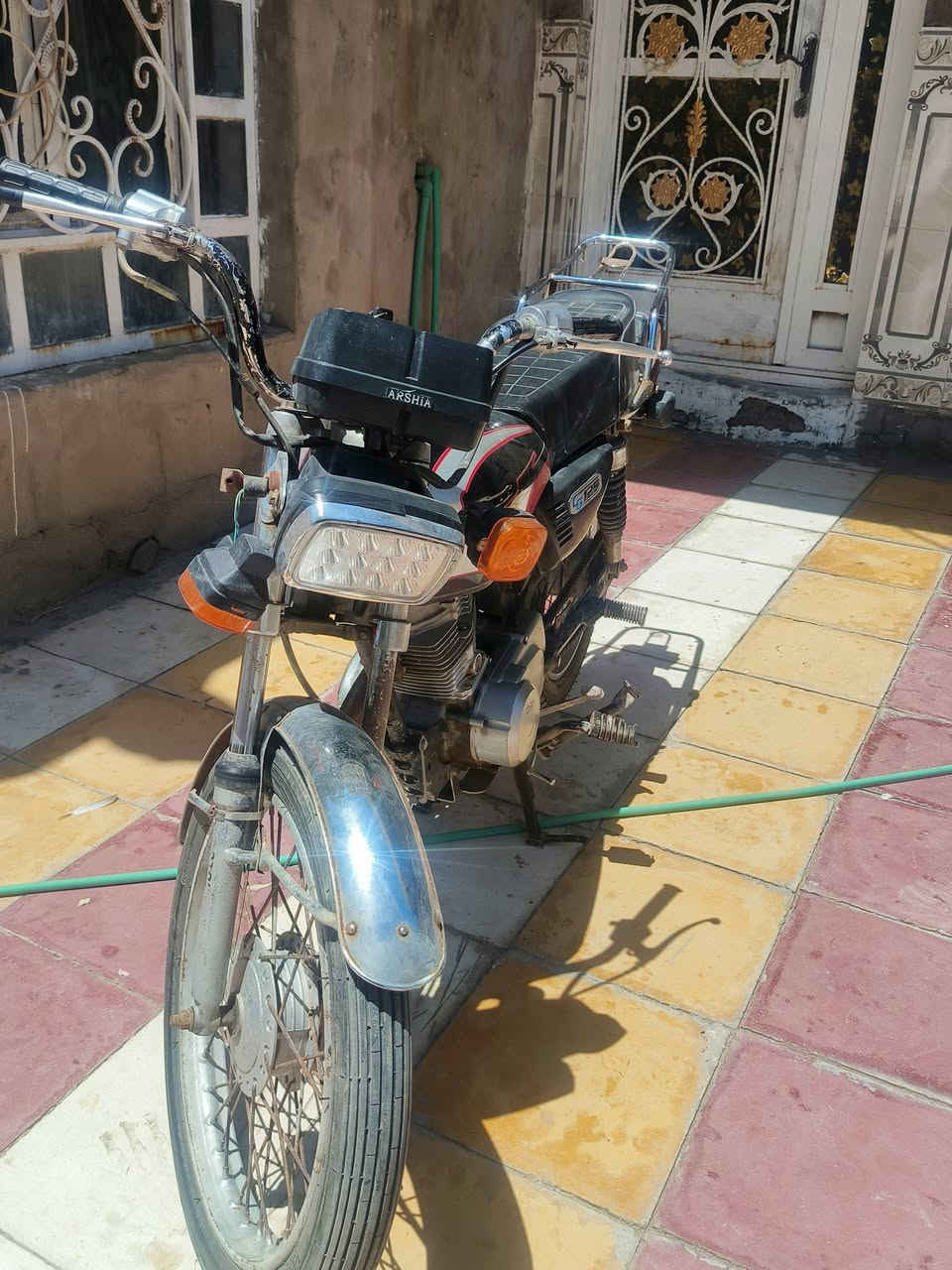 السلام عليكم. دراجه للبيع سعر 250 وبي مجال قليل مابيها أي عطل نقصها أشاير وبك لايت فقط مكان كربلاء سياحي جرف البعامر ***********

