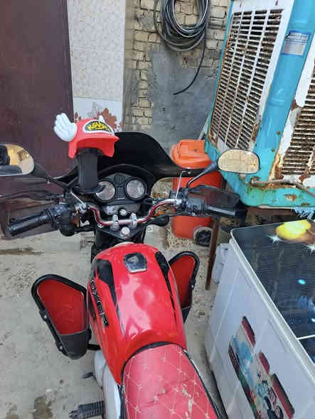 دراجه بوكسر للبيع اوراق اصوليه كاملة الدراجه ما مرقمه بس الاوراق موجودة كامله وراعيه الاصلي موجود اذا تريد ترقم يرقمك كهربائيات كلها شغاله دراجه حلوه ونضيفه المكينه مجفته تجفيت شركة يعني مابيه اي شي تجي تفحص اذا بيه اي خلل اني خسارك دراجه مال شغل حلو مرتبة كبال عينك شوفه التواصل ***********
مكاني بغداد حسينية المعامل السعر مليونين وبيه مجال حك الجيه
