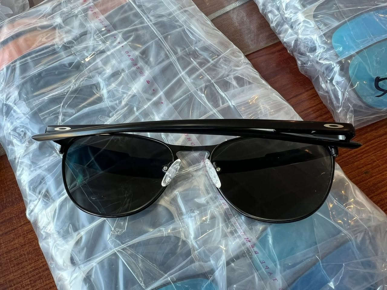 نظارات Oakley Tie Bar 0.5 
هي  نظارة  شبه بدون حافة 
مصنوع من التيتانيوم خفيف الوزن والمتين. 
متوفر كمية منهن


**إذا كنت صاحب هذا الإعلان وتريد حذفه لأي سبب، رجاءا أرسل رسالة إلى الدعم الفني**