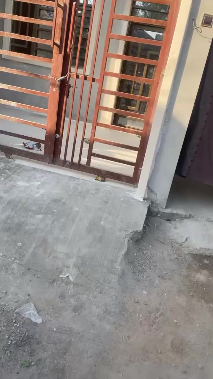 بيت لبيع هورجب خلف المدارس مساحه ١٢٥ نزال ١٥ واجهيه ٨         ***********.
