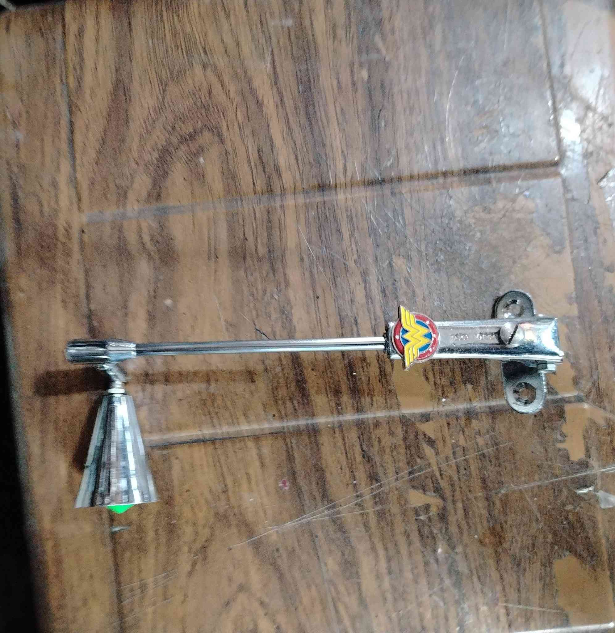 السلام عليكم للبيع شمعة دشبول وطاسة سوريا وجبة قديمة للاستفسار ***********
