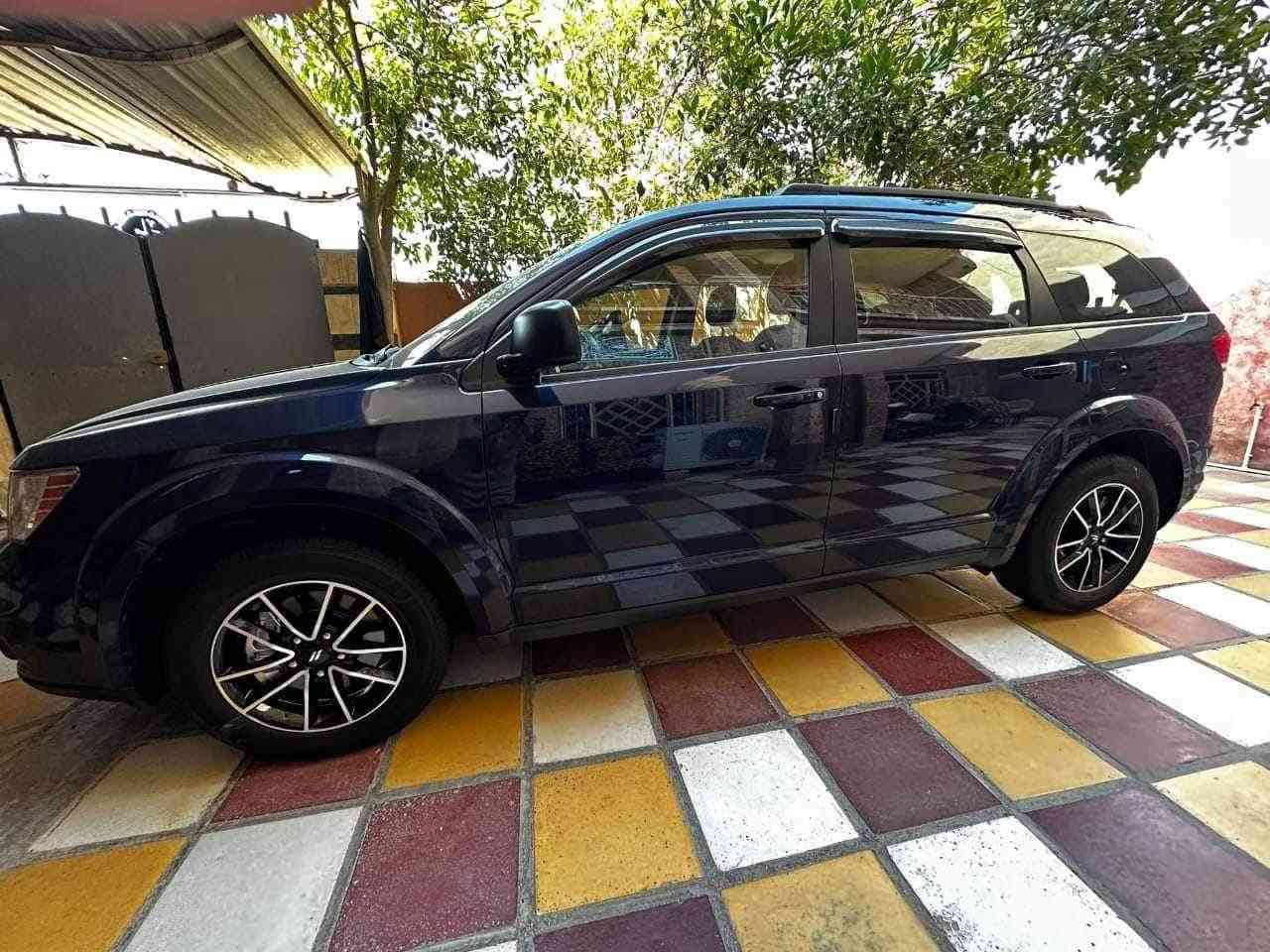 السلام عليكم 
دودج جورني ٢٠١٩ للبيع
محرك ٢٤٠٠ 
سبعة راكب 
لون نيلي شذرة مميز 
رقم بابل بإسمي 
مكاني بغداد او بابل 
السعر ١٤٧$ وبي مجال 
للتواصل دايركت او الاتصال ع ***********
