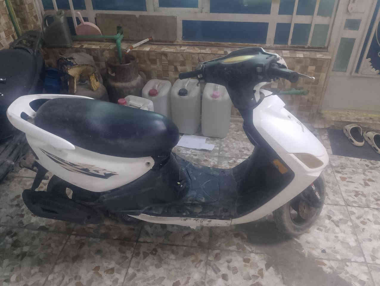 دراجه ماكس قجمه للبيع 
عوزها  بكلايت خلفي وبمز مال بريك خلفي 
350 الف وبيها مجال العنوان مدينة الصدر 
***********
