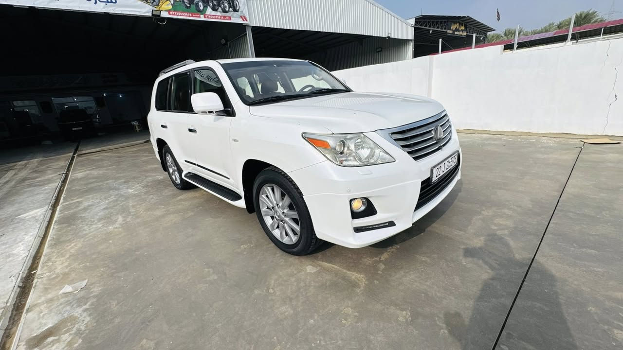 سلام عليكم للبيع لكزز موديل ١١
سيارة جديدة 
رقم شمالي 
فول موصفات 
ترهم مراوس
ماشيه ١٤٠
***********
