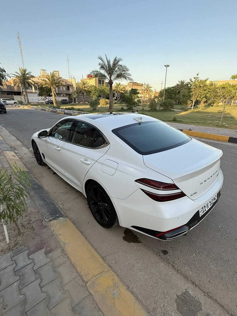 السلام عليكم....

 للبيع Genesis G70 3.3 T AWD– Sport Prestige
محرك V6 دفع رباعي 
موديل 2023 – سبورت برستيج أعلى فئة بالجينيسس رقم بغداد باسمي 

والسيارة مميزة جدا VIP 
اللون مميز : أبيض مات طافي بلادي 
ماشيه : 47 الف كيلو فقط 

المواصفات :
• محرك 3.3 لتر Twin Turbo V6 دفع رباعي 
. بانوراما و فتحة و سقف كنتارا 
. ويل 19 تو سايز رياضي 
. تايرات جديده Pirelli
. كامرات 360 و حساسات بكل مكان 
. ترحيب مرايا جانبية ( علامة جينسس ) 
. حساسات امامي خلفي 
. رادار امامي تفاعلي 
. سستم بريكات بريمبو 
. صندوق ذكي كهربائي ( يفتح عند الاقتراب ) 
. رادارات جانبية ( نقطة عمياء )
  المواصفات الداخلية 👇🏻
1. سقف كنتارا اسود 
2. كشنات جلد بقلاوه و داخل احمر 
3. سستم صوت ( Lexicon ) 15 سماعة 
4. نظام ( اوتو هولد ) للتوقف لفترات قصيرة
5. ( تدفئة وتبريد ) كشنات امامي 
7. ( تدفئة ) ستيرن 
8. حساسات مطر 
9. شاحن لاسلكي
‏10. ( Head up display )  ( داتا شو ) 
11. تبريد قطعتين + نظام ( clean air )
12. خمس وضعيات قيادة 
‏( Comfort & Eco &  sport+  & custom & sport ) 
13. ابل كار بلي و اندرويد اوتو 
وبعد هواي مواصفات الجنسيس متخلص 

ملاحظة 💯❗️

السياره مزوده مو ستوك 
- شوت تيربو امريكي سبورت عالية الاداء 
- سستم اكزوزت كامل امريكي 
- عطاس تيربو 
- غراضها كلها وياها 

السياره جديده مناقصها اي شي 
تايرات Pirelli الاصليه كامله و جديده 
دسكات جديده وكاله 
بلكات وكاله 
ادامه للسياره والمحرك 

حادث السياره جاملغ خلفي موضح بالصور راجع بارد نفسه بدون اي تبديل 

سعر السياره 285 ورقة 

تواصل دايركت او على رقم 
***********
