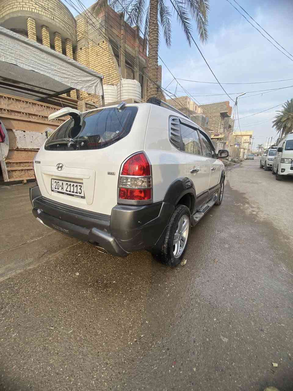 السلام عليكم  مرخصت مدير الكروب المحترم 
توسان 2009 لون ابيضّ رقم ديالى لوحات انكليزي باسمي شخصيآ سنويه لل٢٨ هزه جديده السياره كفاله عامه من الصبغ والتبديل والضربه سياره جديده عل وضع الشركه مكينه كير كله بلاد وسونار مرفق مع الصور مواصفات اعلى فئه بموديله السعر ١٢٧ وبيه مجال للطيبين 

ملاحضه ممشه السياره 111الف حقيقي وين ميعجبك افحص مكان السياره ديالى بعقوبه للستفسار على الرقم ***********
