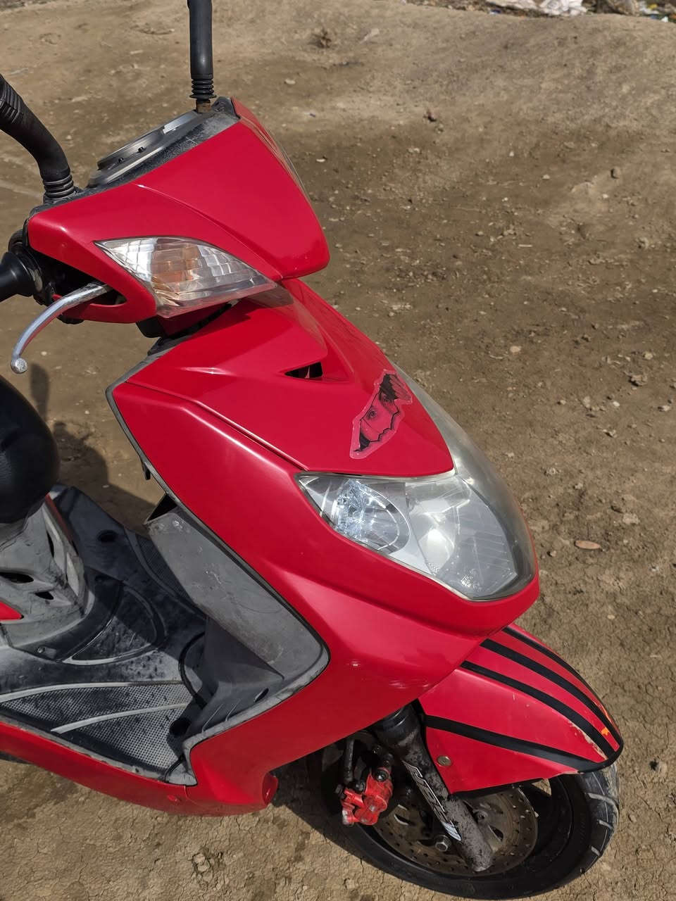 السلام عليكم سكنس فحل لبيع مكفولة كفالة عامة كلة شغال محرك سبانة ممدود عليها تخم تاير جديد العنوان المدائن السعر 600 وبيها مجال شي قليل ***********
