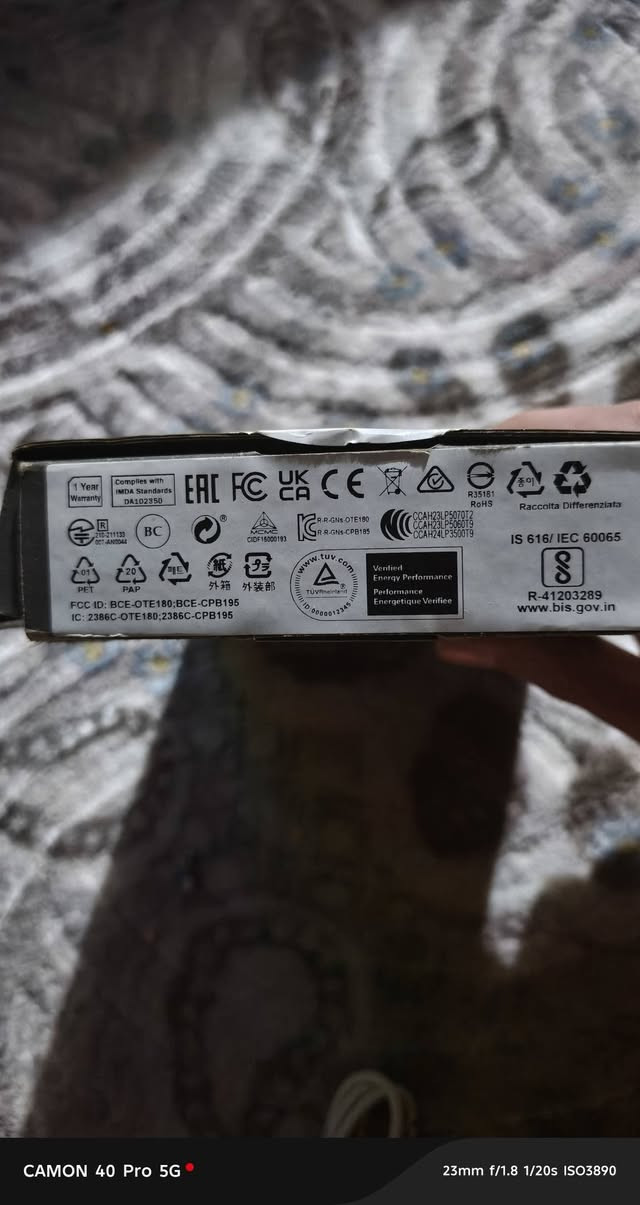 🎧 Jabra Elite 10 Gen 2.. طاقة جبارة وصوت خيالي!
​لا تكتفِ بالاستماع فحسب، بل عش التجربة مع أحدث جيل من "جبرا"، المصمم ليواكب يومك الطويل دون انقطاع.
​🔋 ثورة في البطارية والشحن:
​36 ساعة من المتعة: إجمالي عمر بطارية يصل إلى 36 ساعة (عند إيقاف عزل الضوضاء) و 27 ساعة (عند تفعيل العزل).
​شحنة واحدة تكفي: استمتع بـ 6 ساعات متواصلة من الموسيقى بشحنة واحدة للأذن مع تفعيل ANC، أو 8 ساعات بدونها.
​شحن البرق: ⚡ هل أنت مستعجل؟ 5 دقائق فقط في العلبة تمنحك ساعة كاملة من الاستخدام.
​شحن ذكي: تدعم الشحن اللاسلكي والشحن السريع عبر USB-C.
​🛠️ المواصفات التقنية "الوحشية":
​العلبة الذكية (Smart Case): أول علبة في العالم تعمل كـ "جهاز بث"؛ وصلها بأي جهاز (شاشة طيارة، تلفزيون) وستنقل الصوت للسماعة لاسلكياً بجودة عالية.
​صوت Dolby Atmos المطور: صوت محيطي 3D مع خاصية تتبع الرأس لتشعر أنك في قلب الحدث.
​عزل ضوضاء ANC مضاعف: أقوى بمرتين من الجيل السابق، يعزلك عن العالم تماماً.
​تصميم ComfortFit: تصميم "نصف مفتوح" يمنع الضغط داخل الأذن، لارتداء مريح طوال اليوم.
​متانة خارقة: معيار IP57 لمقاومة الماء والغبار (يمكنك غسلها بالماء!).
​الخيار الأمثل للمحترفين وعشاق الصوتيات! 🚀***********
