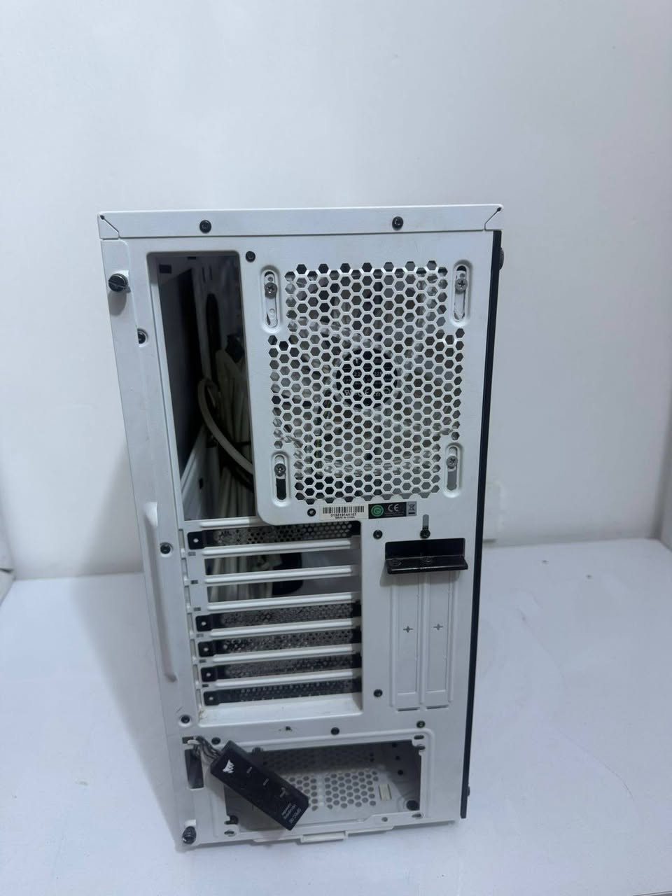 السلام عليكم
كيس Corsair ابيض سعرة 75

كيس msi اسود عدد 3 سعر الواحد 50

كيس DeepCool اسود سعرة 50

كارت شاشة ASUS GTX 1650 4GB سعرة 145

حلة حي الامير شارع الاقمشة
 الأستفسار***********
