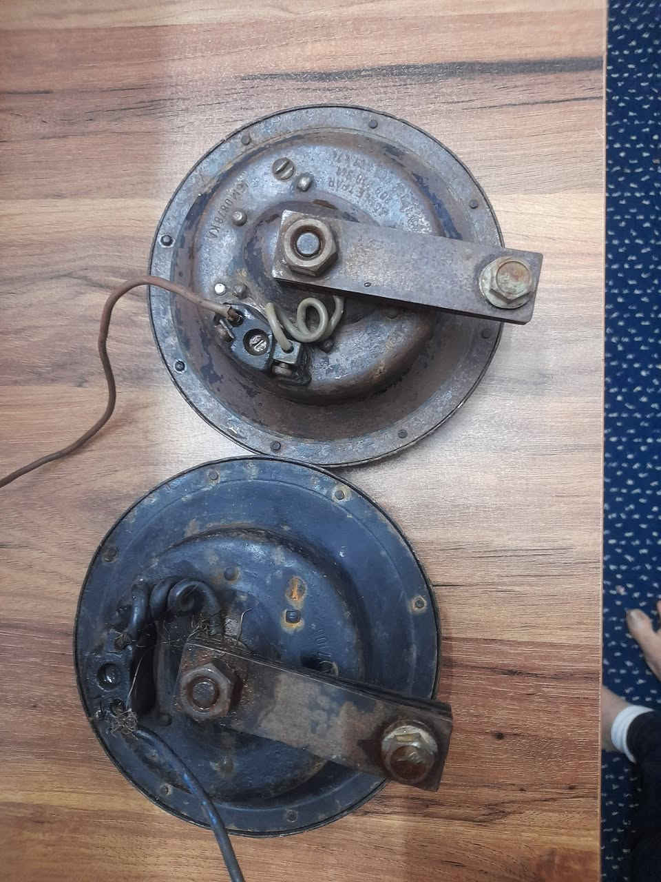 السلام عليكم عندي هذني الاصايل المانيات اصليات تك جنح وتك عنجه نغمه فول رايدهن 450 عنوني بغداد زيونه ***********7
