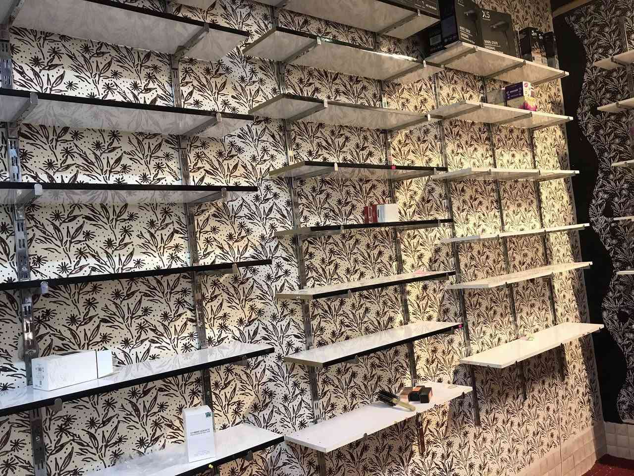 السلام عليكم
رفوف تعليك خشب للبيع 

للاستفسار الاتصال ***********
