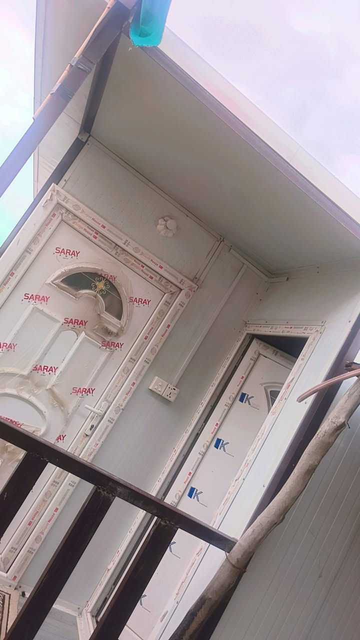 كرفان للبيع السعر مليون و ونص  وبي مجال المساحه اربعه هو ولصحيات ولعرض 3 هوه كدامك بصوره وتعال وشوف 
مكان سوق الشيوخ قرية النصر قرب مدرسة قانه
***********
