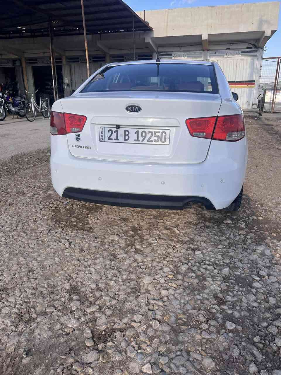 كيا سيراتو 2011 كيرمكينه جديد حداده جديد سنوية ورقم جديد تدفئة تبريد شغال السيارة بيها صبغ قطعتين ونص مكان السيارة واسط الحفريه ***********
