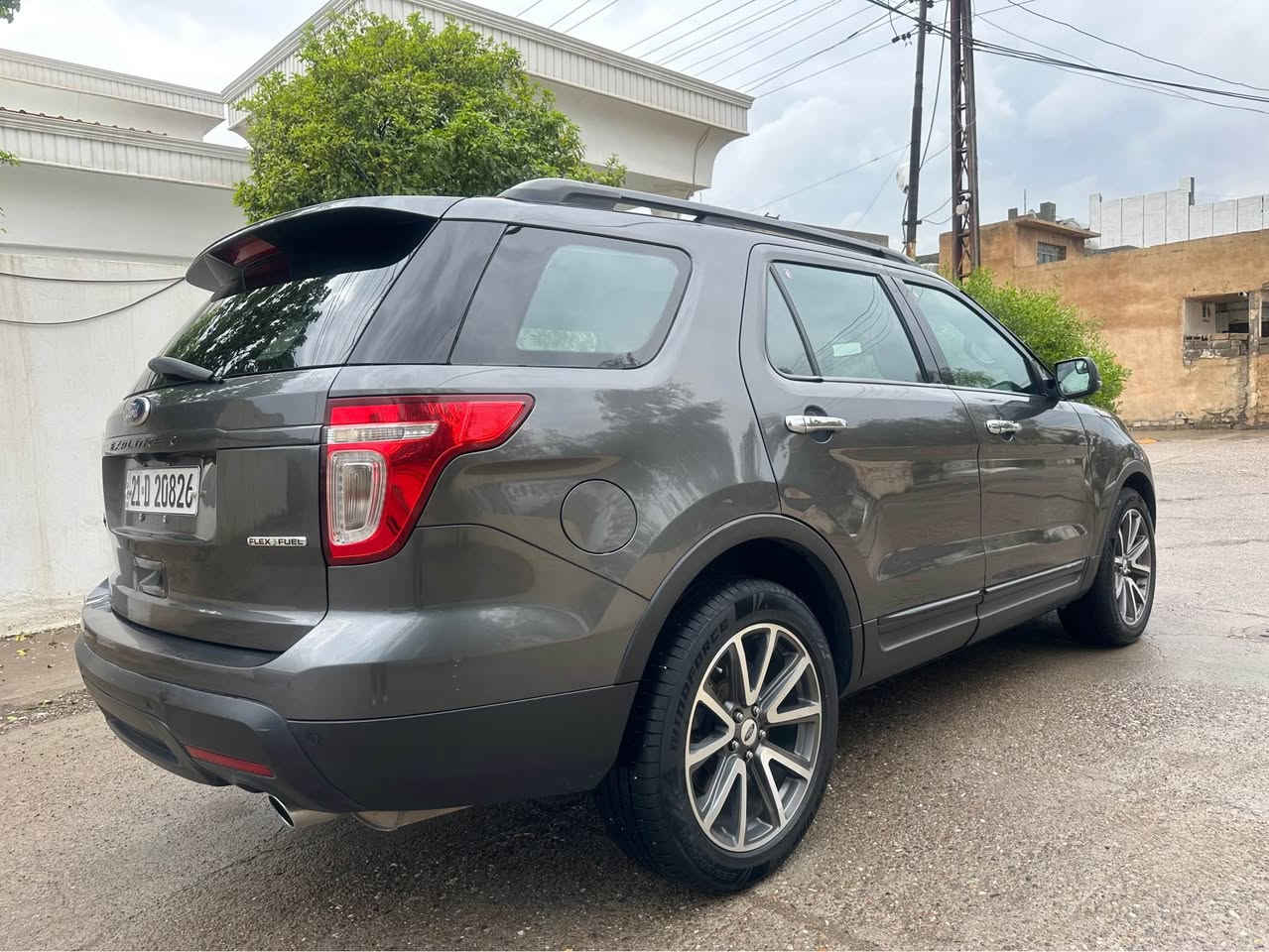 فورد ايكس بلورر موديل 2015 وارد خليجي مواصفات XLT لون نفطي محرك 6 سلندر كير محرك مكفول 
ظرر السياره قطعتين بدون دواخل شرط بجم كبس سنوبه جديد دفتر بانزين بي مواصفات السيارة فول 
سقف بانو راما
تبريد مركزي
كشنات كهربائي 
كشنات هيتر
كشنات 3 مقاعد يعني 7 راكب
مرايات اشارة
صندوك شفط كهربائي
شاشة كاميرا 
حساسات خلفي
ويل كروم بلادي 19
بلاجكتور
تحكمات استيرن شغال 
مثبت سرعة 
لايتات زينون 
سيارة جاهزة طخم تايرات صدر كهربائيات تبريد تدفئه كولها جاهزة مكان السيارة كركوك سعر (143$) مجال 
***********
*********** كركوك, العراق
