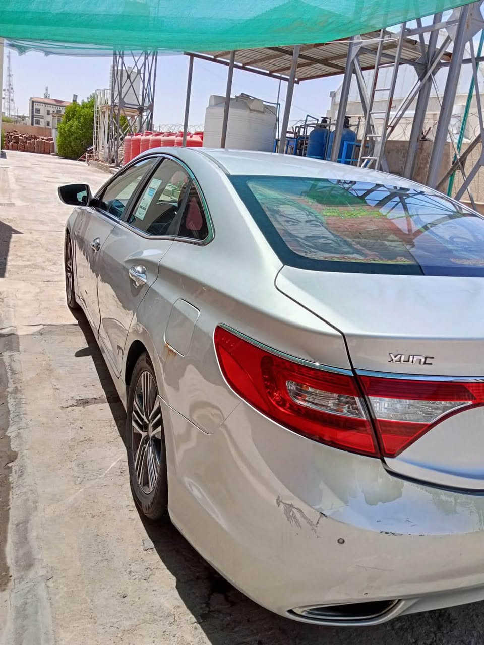 سلام عليكم ازيرا وارد كوري ما مكفول من الصبغ بيها ضربه باب السايق وراجع بارد وشويه من باب العبري هم بارد وبيها ضربه بالقماره بس مو كلها مثل ما موضح بالصوره 
مكينه 3300 مفتوحه ومجفته رقم بصره سنويتها ل2030 
فول مواصفات حتى كشنات تحكم كهربائي وتبريد 
سعر 90 وبيها مجال للشراي
الاستفسار *********** واتساب
غير متواجد ع الفيس
