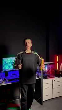 باور بانك مغناطيسي 3 في 1 بسعة 5000mAh يجمع بين الشحن السلكي واللاسلكي...