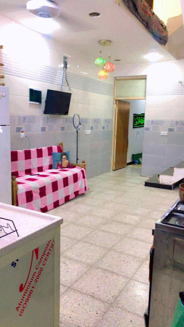 بيت للبيع مساحه 80متر طابو ملك صرف بناء حديث العنوان منطقت الشرطه الخامسه قرب مدرسه القادسيتين
يحتوي على صاله مطبخ هول داخلي وخدمات و٣ غرف نوم كبار سعر مناسب جدا للاستفسار اتصل على الرقم 
***********
