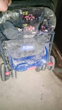 عربانة طفل نضيفه وجديده والله مستخدمه شي قليل ومتروكه علئ وضعها وبسعر ...