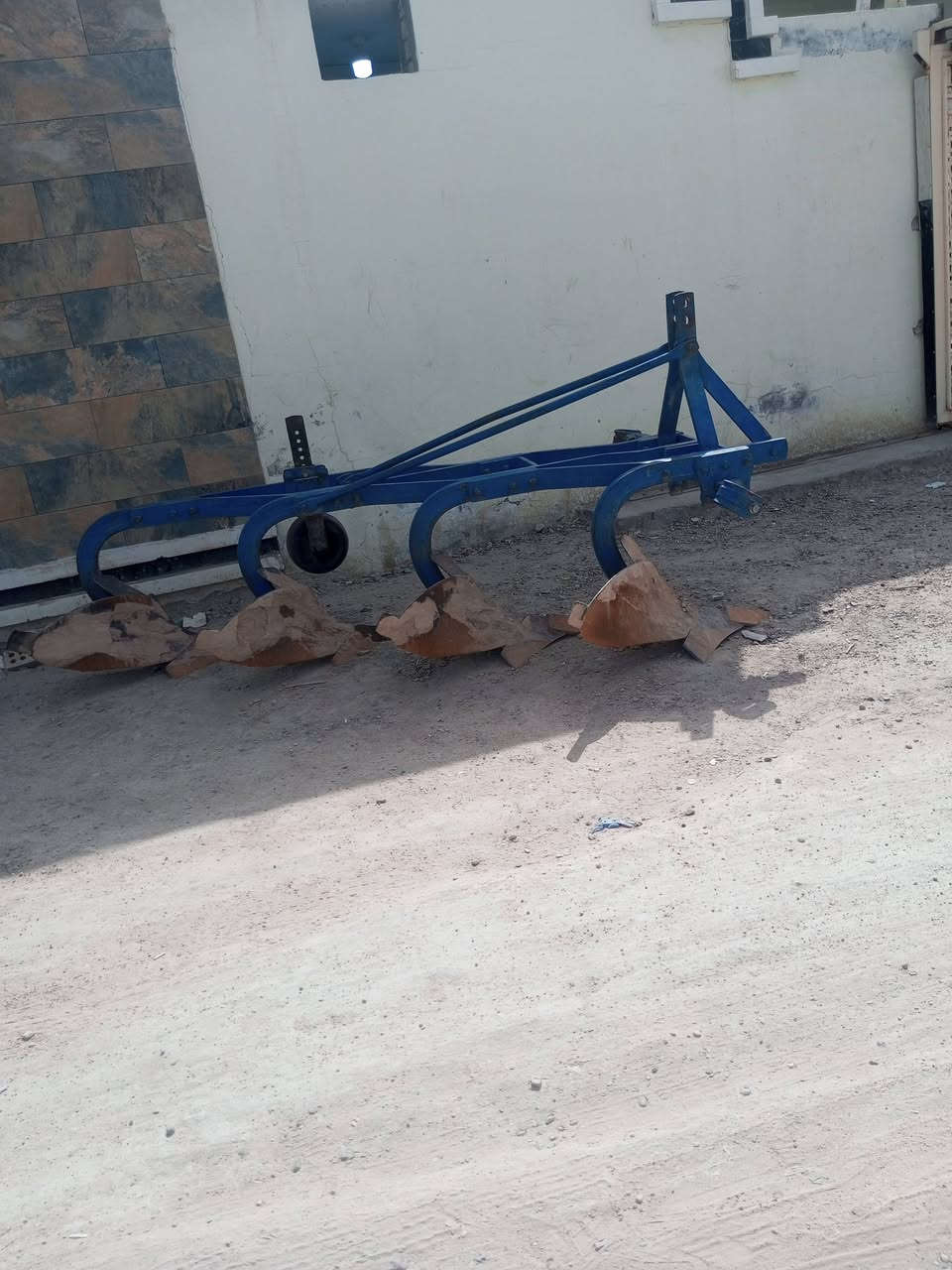 سلام عليكم للبيع فدان حجم 12بلير تركي سعر 2100مليونين وميه بي مجال رقم الهاتف ***********
