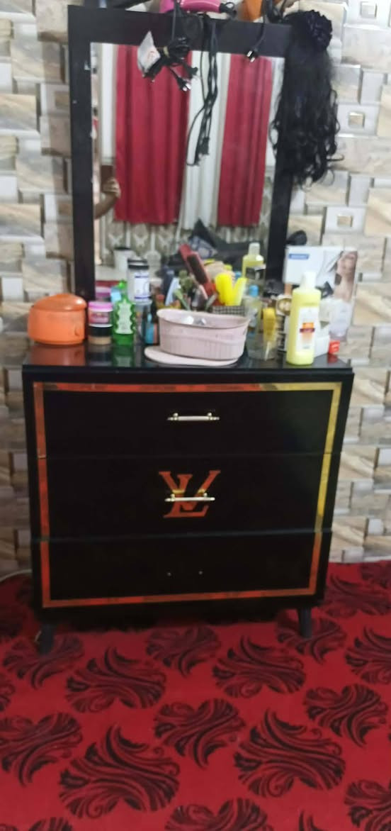 غرفه تركيه نظيفه سعر خاص
مكانها بالشاطره***********
