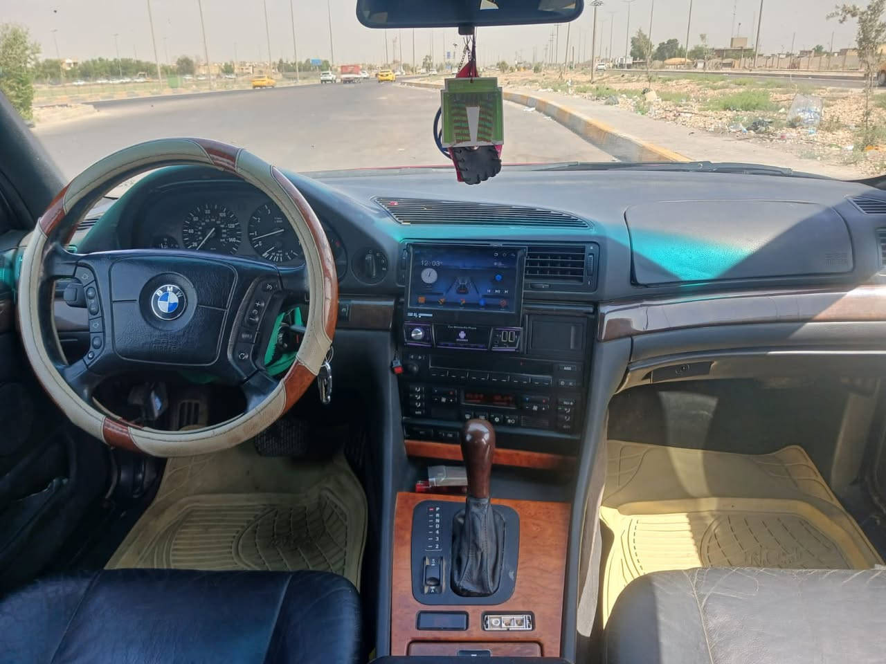 للبيع BMW موديل 1995  740 اصل اصل
كفالة كشر ومحرك وكير وتبريد وكهربائيات 
السعر 80 $ 
*********** .
