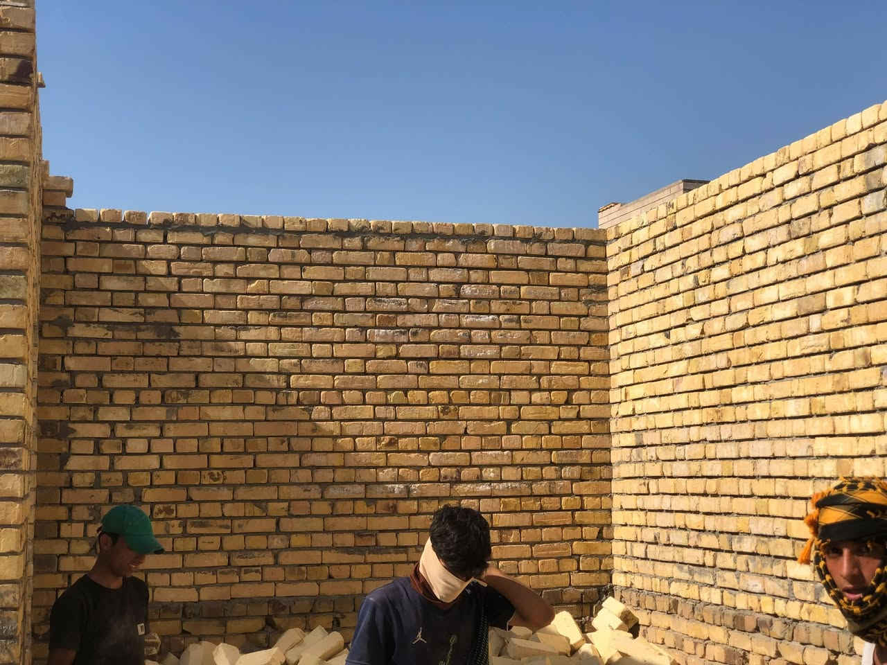 خلفه بناء متفرغ حالين ***********
