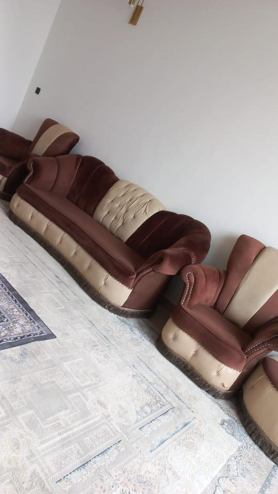 السلام عليكم طخم للبيع 10 مقاعد بعده جديد سعر خاص ***********
