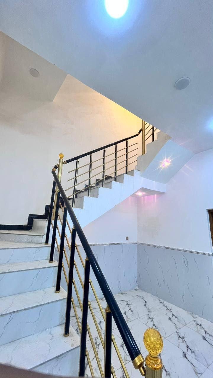 بيت لبيع مساحه 100 متر ركن وجه واحد طابقين بناء جديد بعده محد ساكن بيه حي الفداء فرع  الصيدلية بدور سعر 150 و بيه مجال استفسار صاحب البيت ***********
