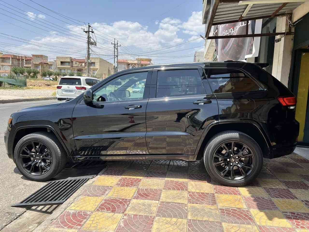 جيب كراند شيروكي بلاك توب 
موديل 2022
ماشيه 6000ميل فقط 
بدون صبغ 
شاشه ايباد
صندوق كهرباء
بكرة درايف مود
نقطه عمياء
كشنات هيتر
ستيرن هيتر
تشغيل عن بعد
مكان سيارة دهوك 
سعر 335$ 
للاستفسار اتصل ***********
