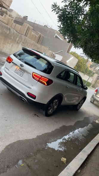 السلام عليكم 
سورنتو 2018  شكل ال 20 خليجي 
فول مواصفات للاخيررر بانورامه 
فور ويل السياره 
7 راكب تبريد 3 قطع 
مكينه 6.3500 مكفوله
كير و مكينه مكفول ماشية 137 كيلو متر 
رقم بغداد بسمي سنوية 28 
سياره ما ناقصه برغي جديده كلش 
السياره بيهة حالوب و السونار مرفق بل منشور 
سعر 239 و بيهة مجال 
مكاني بغداد البلديات 
رقم ***********
