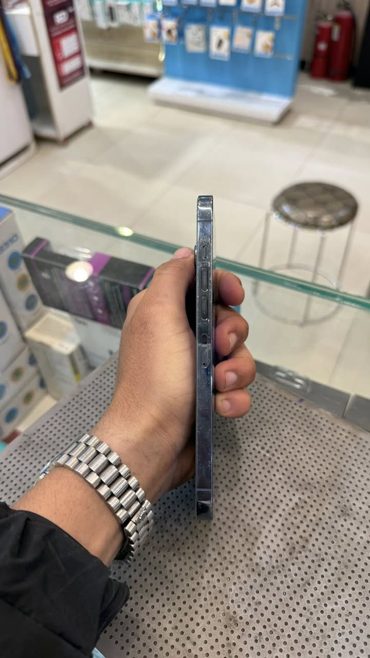 13 برو ماكس ذاكره 256 مستبد البطارية أصلي 85 سعره 550 عنوان سيديه ***********
