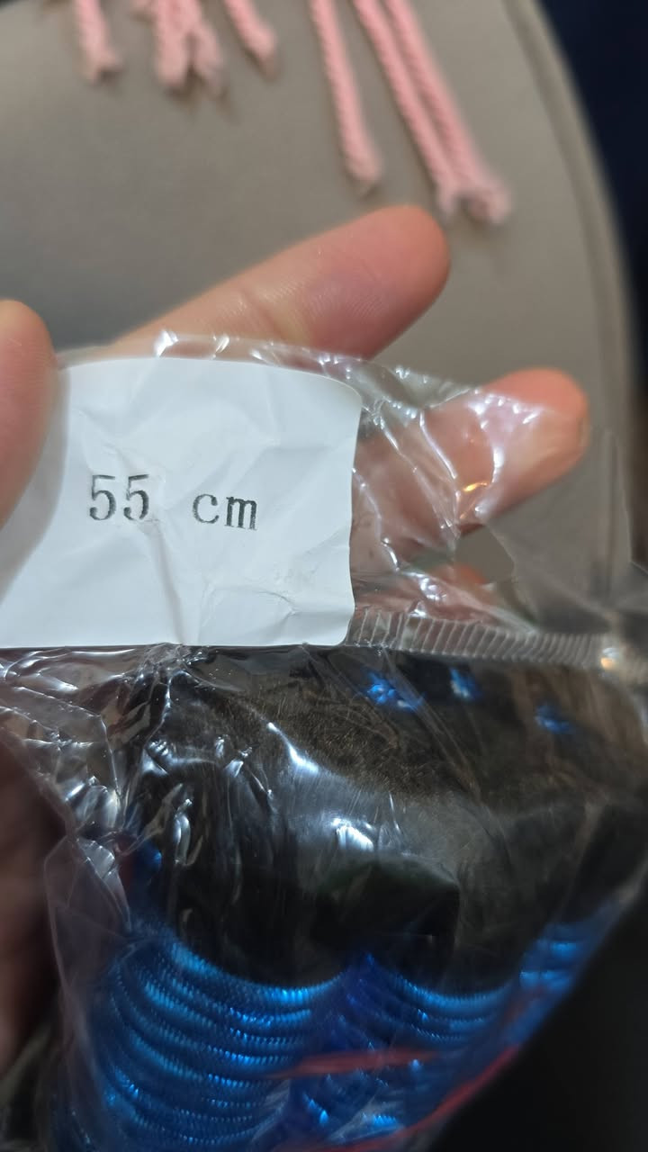 شعر طبيعي 100% للبيع ✨ كثيف وطويل – فرصة نادرة للبنات وصالونات التجميل
للبيع شعر بشري طبيعي ناعم وكثيف جداً، مناسب للإكستنشن وتركيب الشعر ويعطي مظهر طبيعي وجميل.
🔹 الطول: 55 سم
🔹 وزن الخصلة: 100 غرام
🔹 العدد المتوفر: 18 خصلة
الشعر جديد ومقصوص حديثاً والجودة عالية مثل ما واضح بالصور.
📍 المكان: بغداد
🚚 يتوفر توصيل داخل بغداد
للجادين فقط، للحجز أو الاستفسار مراسلة خاص.


**إذا كنت صاحب هذا الإعلان وتريد حذفه لأي سبب، رجاءا أرسل رسالة إلى الدعم الفني**