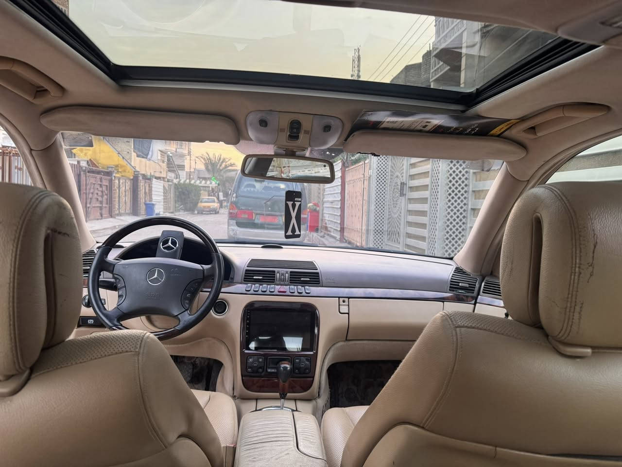 السلام عليكم مارسيدس غواصه للبيع موديل 2000 السياره 500باب قصير 8سلندر السياره فول  مصبوغه عام اثر جراد بدون اي ضربه الحمدالله ربع متذب عليها بيبان شفط جنطه شفط ومعروفه  مواصفاتها  مكاني بغداد الزعفرانيه 
***********
