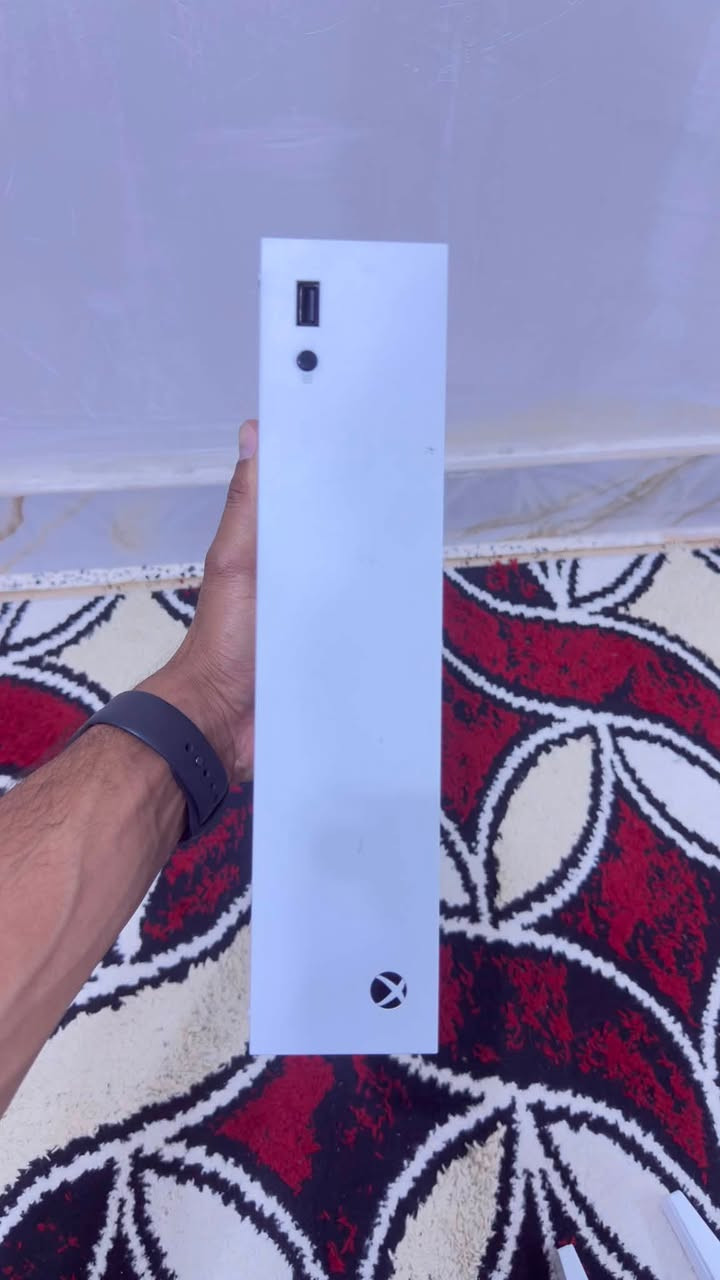 اكس بوكس سيريس اس
ملحقاته 
شاشه كيمنك 165HZ بعدهي باليلون مالتها ما مفتوحه 
جويتك حترافي 
جوستك الاصلي 
قاعده تبريد 
بطاريه الجوستك اصليه 
جوستك اصليه مالته ممشتغله 
ملحقاته كامله كيبل HD
كيبل بور 
كارتونه الجهاز 
اشترك كيم باس 45يوم 
سماعات 
كرتونه الجهاز 
اصدار الجهاز 2023
ابيع كامل ملحقات الجهاز ما ابيع مفرد ابيعه كامل 
السعر كامل بدون عمله 600 الف 
واتساب فقط ***********

