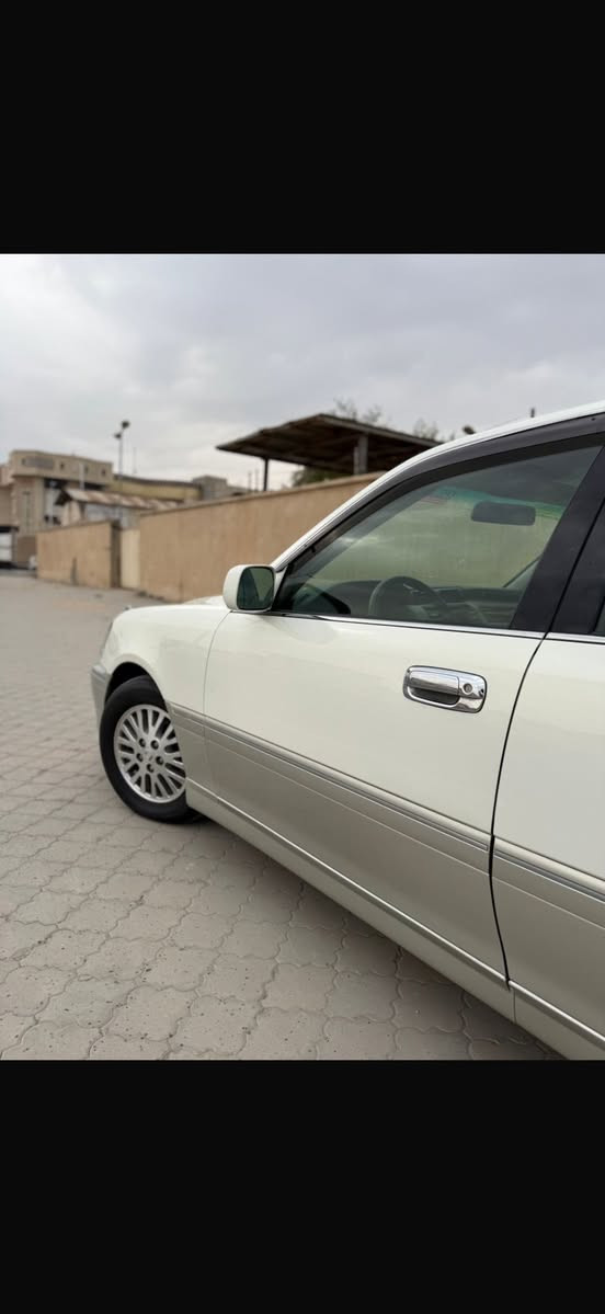 سلام عليكم. ملكه مديل. 2001. دخول جديد. تسجيل. جديد مزاد دوله. سنويه. لل 31 كفاله عامه كص ونغل جثه وضربه وصبغ. وعيب شرعي. شاصي 71 دكمتين كرستال اصل. أربع كراسي. كهربائي. ستيرن كهراباء برده خلفيه. تخم تاير. ويل اصلي. حداده. كهربائيات. تحويره. ميه بل ميه.   باتري جديد سياره جديده وجاهزه. مكاني. بصره.  سعر. 148 وبيه مجال للشراي.  ***********
