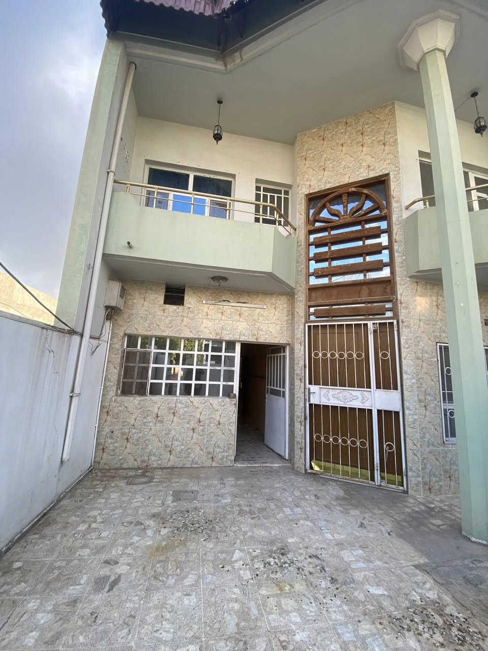 🏠اعلان اعلان
دار للبيع
موقع مميز
~~~~~~~~~~~
📄طابو ملك صرف
🧱بناء درجه اولى
~~~~~~~~~~~~
راحه بال✔️
استقرار✔️
هدوء✔️
~~~~~~~~~~~~
📐المساحه:-150م
📐الواجهة :-7.5م
~~~~~~~~~~~
📍الموقع :طريق بغداد
حي دولار خلف عماره جدوع
على شارع عريض 
~~~~~~~~~~~
💸السعر :-علق ب(تم) يوصلك السعر مناسب 
~~~~~~~~~~~
الطابق الاول  يحتوي:-
كراج+ استقبال +مطبخ 
غرفه نوم+هول+صحيات
~~~~~~~~~~~
الطابق الثاني يحتوي على:
غرفتين نوم+هول +صحيات
~~~~~~~~~~~
للاستفسار اكثر الاتصال على
***********📱
~~~~~~~~~~~
نستقبل جميع العروض 
🏠السكنيه  🏛️التجاريه
