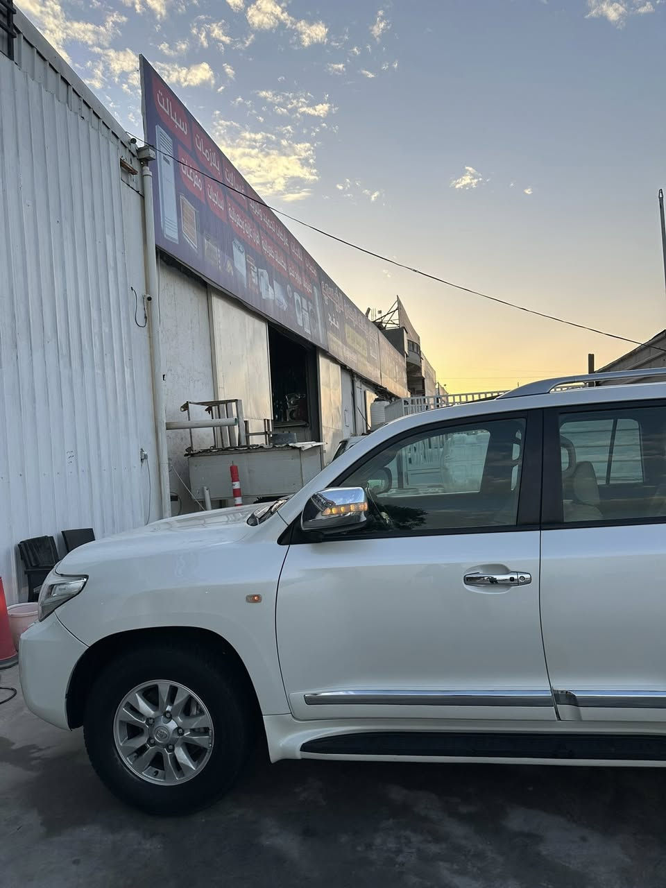 للبيع لاندكروز مديل 2011 سياره جديده بمعنى الكلمه وعله ادينه مكفوله مكينه 6 مكينه كير بدون فتح ومكفولات سياره برغي ممفتوح بيها غرفتها شركه وسياره كامله مكمله برغي مبيها نقص تخم تاير جديد رقم بغداد ب اسمي رقم جديد وهزه جديده سعر خاص او اتصل ع رقم والرد سريع 
اتصال*********** 
واتساب ***********
سياره بريم اصل ام طفايه
