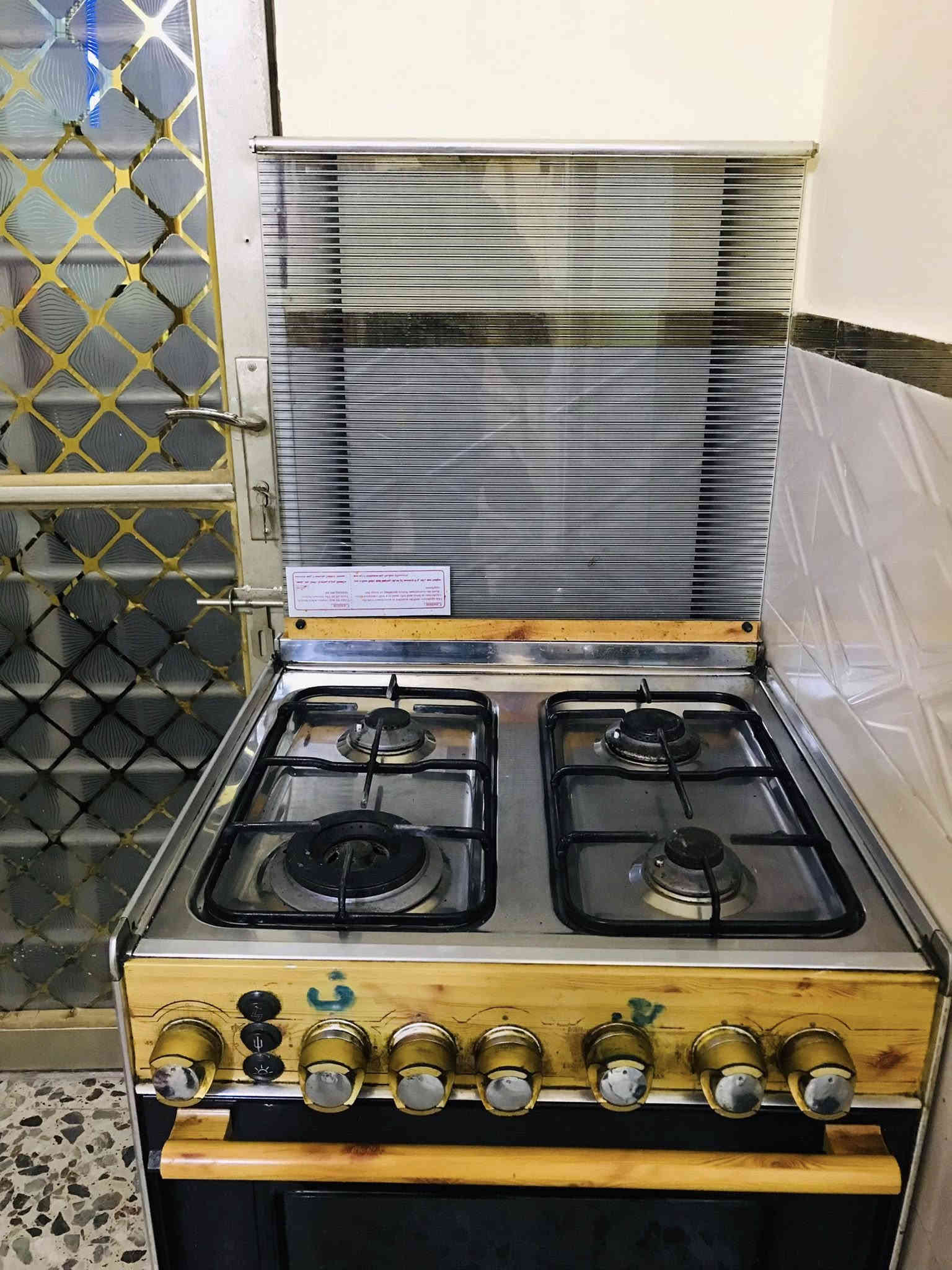 طباخ اخو الجديد 
4 عيون وفرن شغال على الفحص 
لون صاج فاتح مميز 
استعمال 4 اشهر 
السعر 120 وبي مجال 
العنوان النجف 
اتصل بالرقم واتساب ***********
