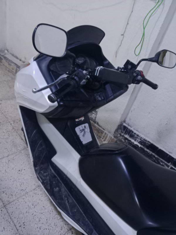 سلام عليكم فورزه صفر 12 مكفوله أوراق أصولي نضافه كفرات 90بالميه مابيهن كسر بس شكم زلغ بسيط كلش 
محرك مكفول 
كلج امامي بي رجفه فقط مكان بغداد الحريه ***********
