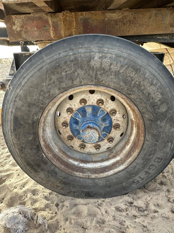 سلام عليكم من رخصت مدير لكروب مقطوره البيع نضيفه تاير حرفش السعر 4 مليون وبيه مجال مكان المقطوره بصيه 📍رقم ***********
